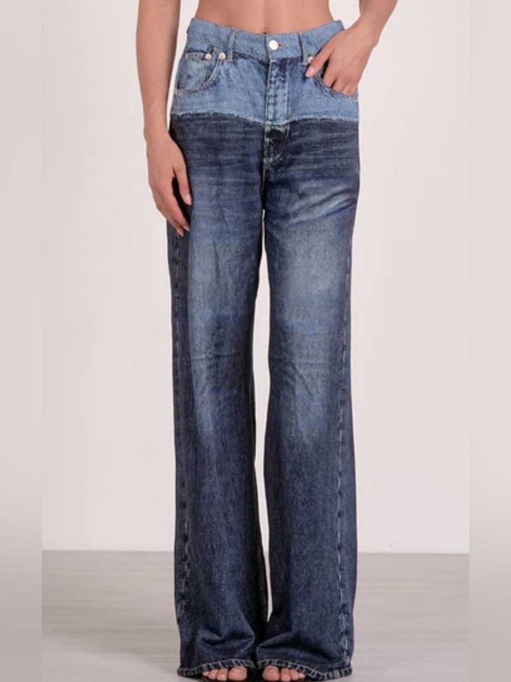 Elan Jade Sweatpant Jean in Denim Two Tone. Size X-Small - Picture 3 of 10